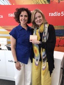 Encuentro de Ana Barrera con la periodista Pepa Fernández en la Feria del Libro de Madrid / Platero CoolBooks